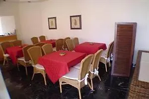 Rhodes 酒店